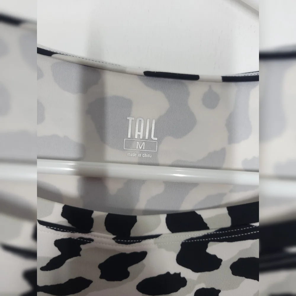Tail Jungle Cat Print Active Top Medium - Picture 3 of 4